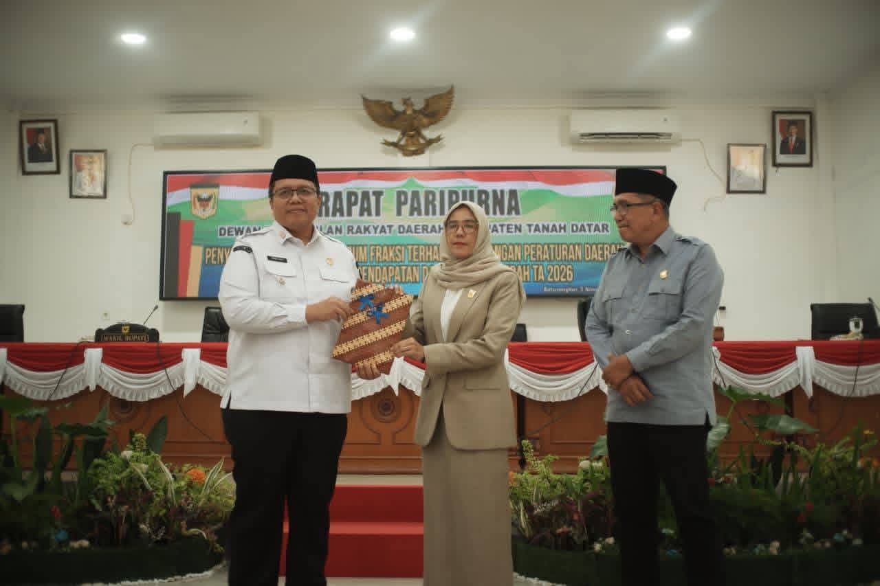 Rapat Paripurna, Fraksi DPRD Tanah Datar Sampaikan Pandangan Umum Atas Nota Ranperda APBD TA 2026