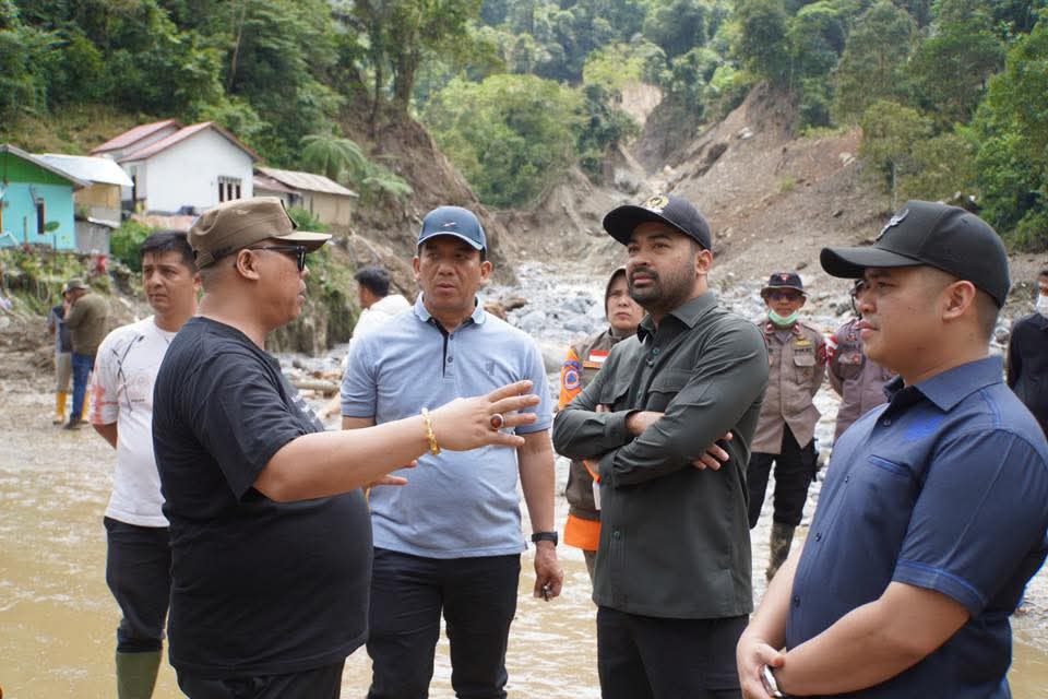 Zigo Rolanda Tinjau Longsor Jembatan Kembar, Targetkan Akses Terbuka Dua Minggu ke Depan