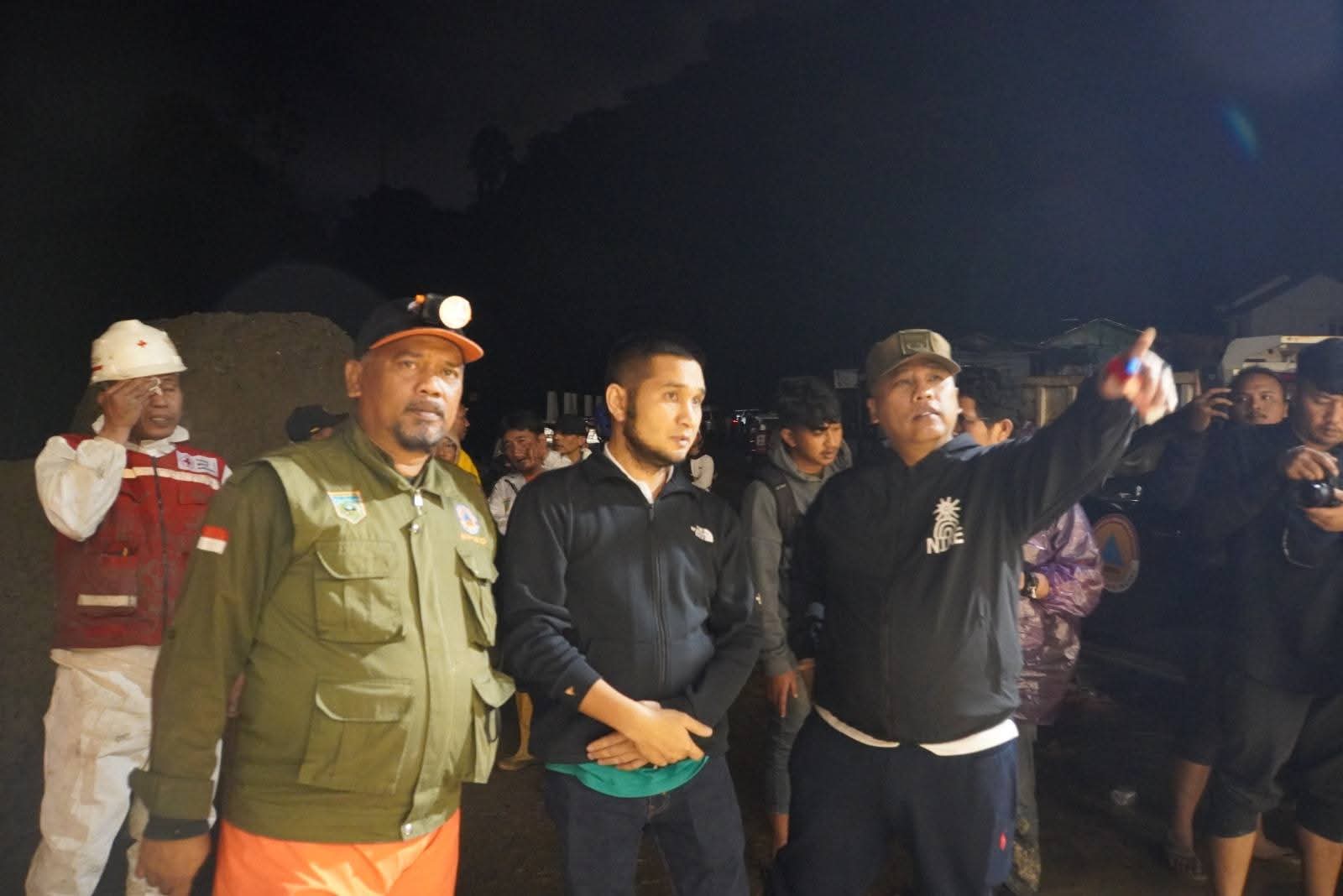 Evakuasi Korban Galodo di Jembatan Kembar Berlangsung Hingga Malam Hari, 20 Jenazah Sudah Ditemukan