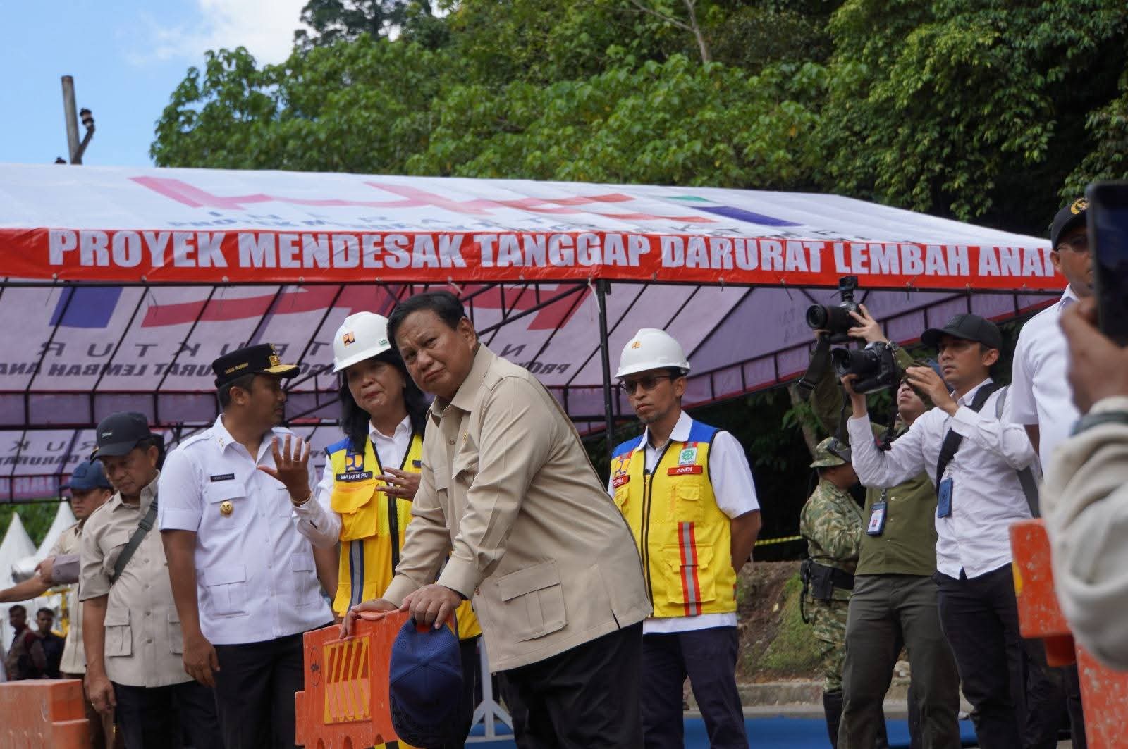 Wako Hendri dan Wawako Allex Dampingi Presiden Prabowo Tinjau Perbaikan Jalan Nasional di Lembah Anai