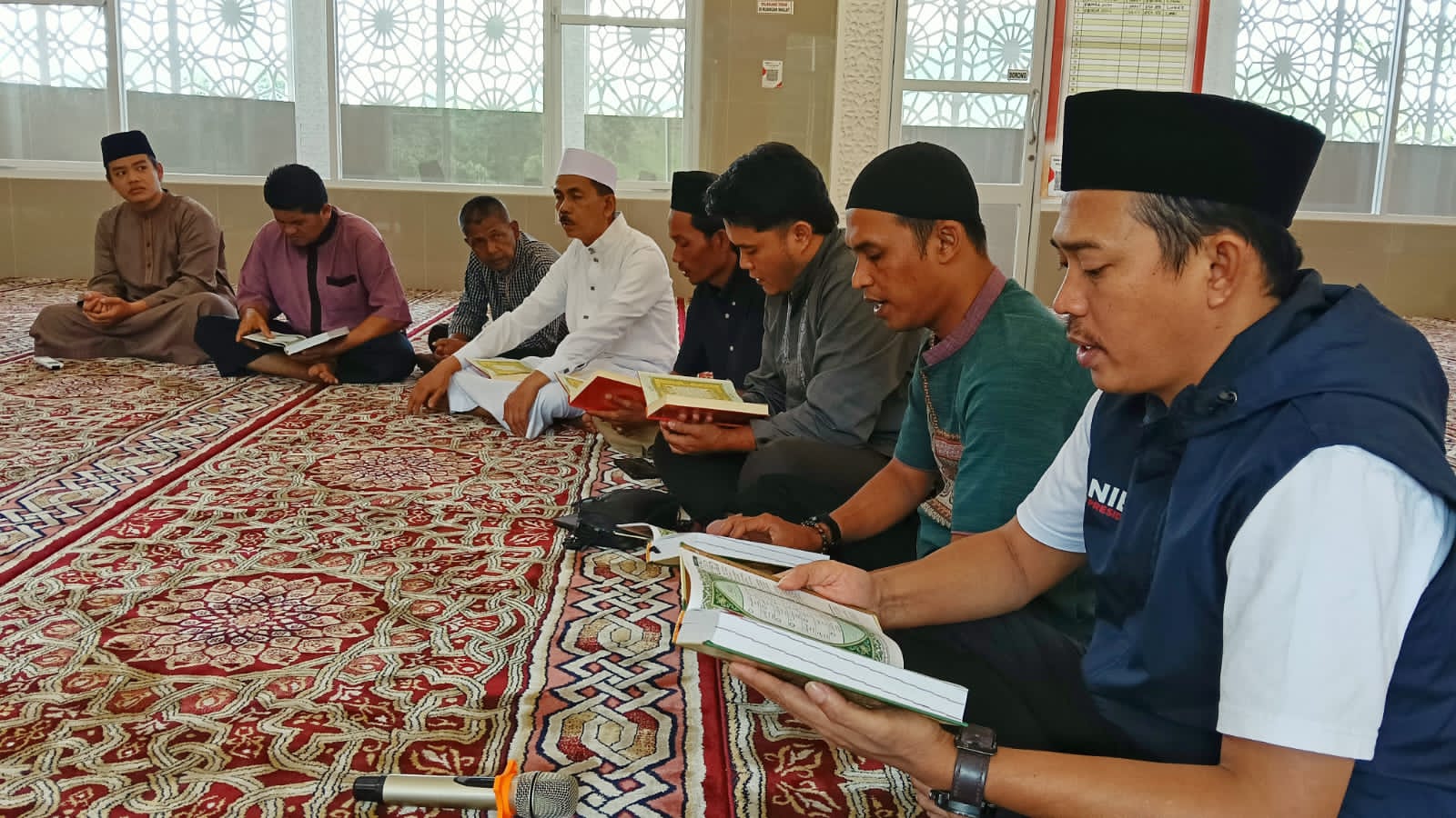 Biasa Koreksi Pejabat, Kini Lidah Wartawan BW Dikoreksi Syekh Yaman