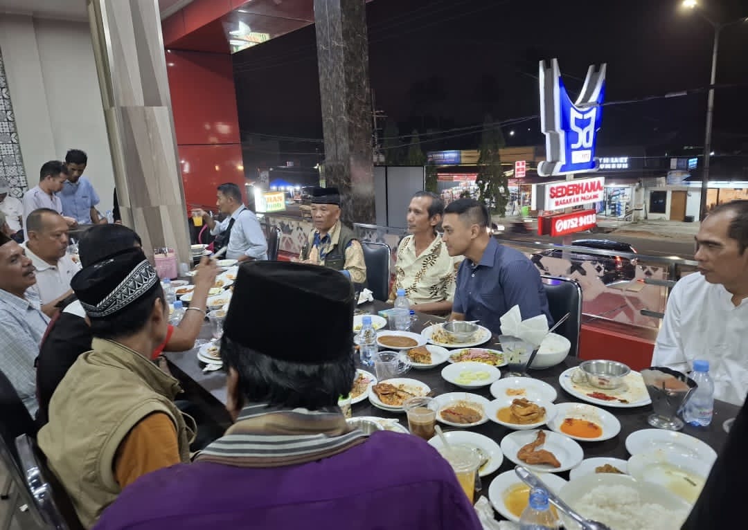 Bukber Sederhana Kapolres dengan Insan Pers: Beritanya Akurat, Kenyangnya Berimbang