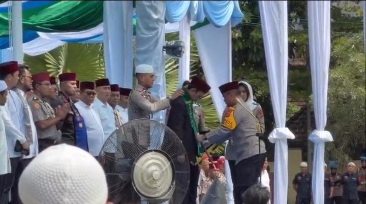 UAS Dikukuhkan Sebagai Penasehat Polda Sumbar Oleh Kapolda.