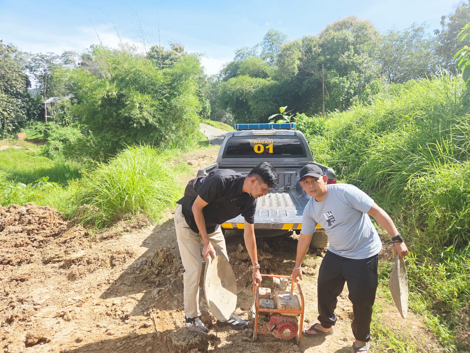 Curah Hujan Tinggi, Dua Pria Tertimbun Longsor di Sijunjung
